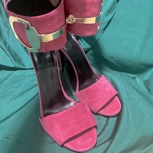 100% authentic Gucci, never worn, brand new Pink Scamosciato heels. Size 37